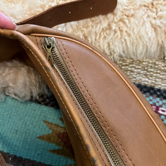 Vintage Leather Small Fanny/Waist Pack - Picture 2 of 8